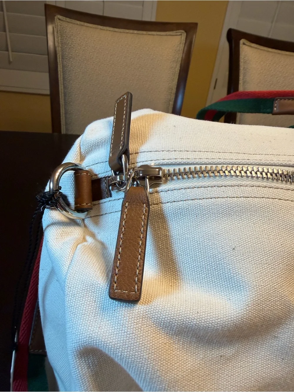 New Authentic Gucci Crest Logo Ivory Canvas Duffle Bag Large